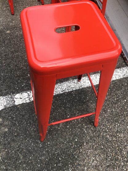 Tabouret de bar en métal brillant rouge – Design moderne et chic – Image 2