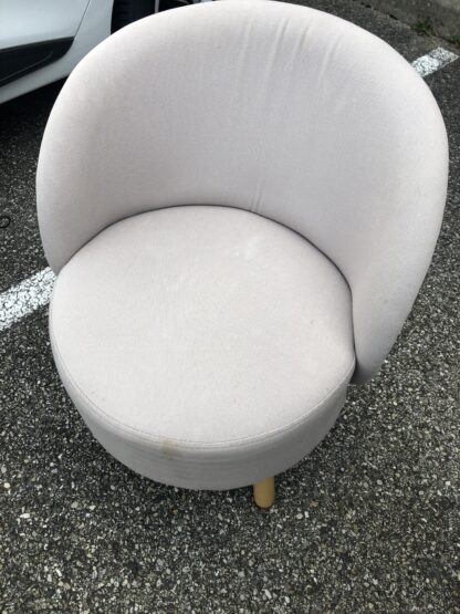 Bold Fauteuil Crapaud en tissu blanc – Élégance et confort - Image 2