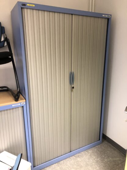 Armoire haute à portes coulissantes avec clé – 200 cm x 90 cm x 45 cm Bleu , gris – Image 3