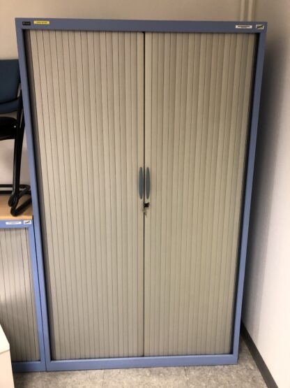 Armoire haute à portes coulissantes avec clé – 200 cm x 90 cm x 45 cm Bleu , gris