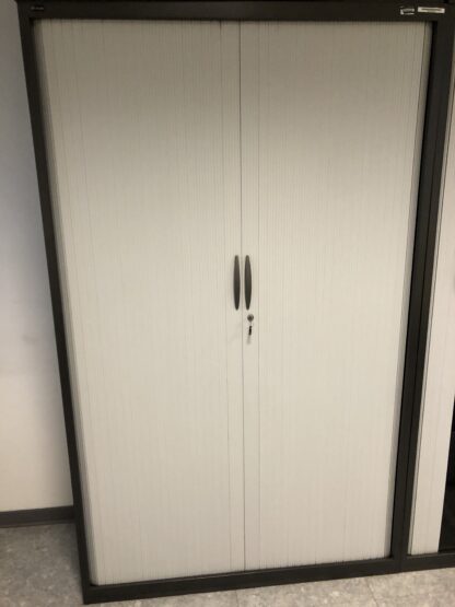 Armoire haute noire à portes coulissantes gris clair - 1.98m x 1.20m