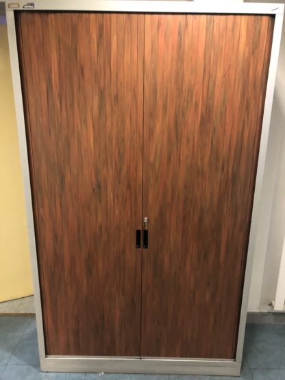 Armoire haute gris avec portes coulissantes marron bois - 1.97m x 1.20m