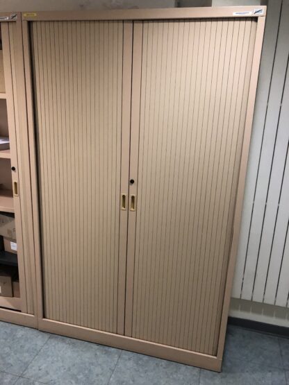 Armoire haute avec portes coulissantes beige - 1.23m x 1.97m