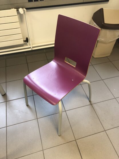 Chaise de cuisine violette - 4 pieds robustes